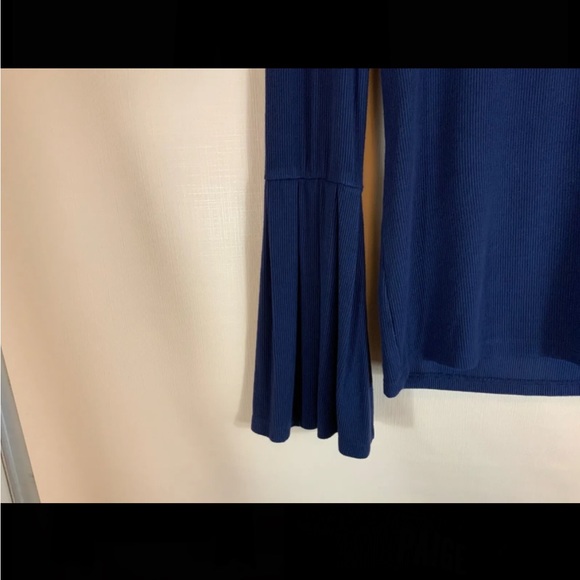 PAIGE Women Kenzie Top Bell Sleeve Turtleneck Size XS Navy Blue Modal - Picture 3 of 6
